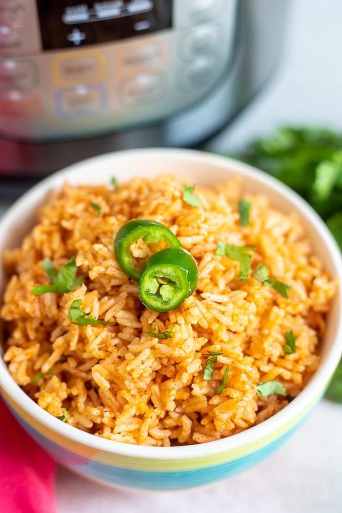 Schüssel mit Instant Pot Mexikanischem Reis