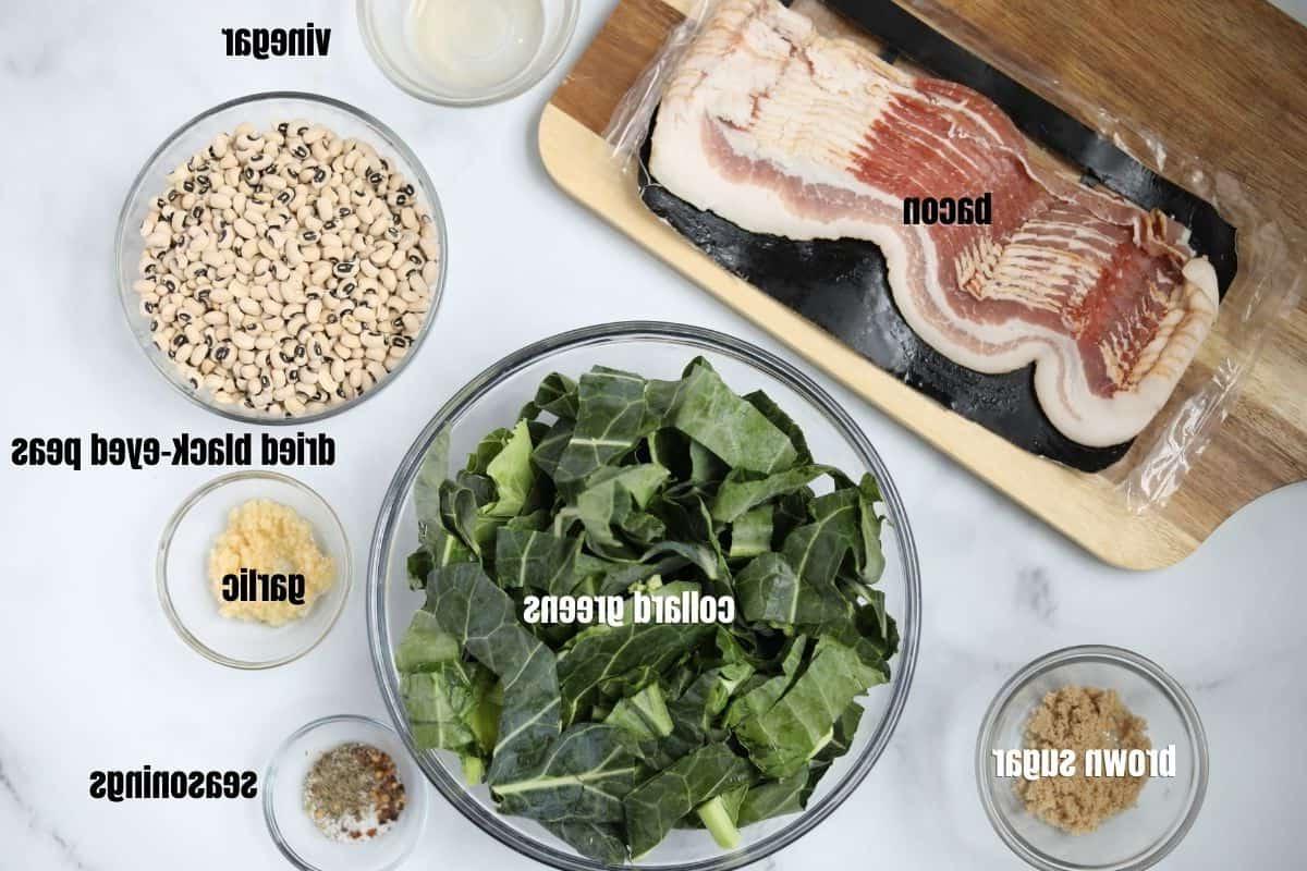 Blattkohl Instant Pot Zutaten für Blattkohl auf der Theke beschriftet.