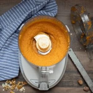 Füllung für Süßkartoffelauflauf in der Küchenmaschine.