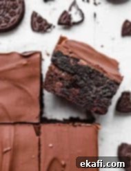 Όρεο Τρούφα Μπράουνις 7 Ένα Brownie Oreo Truffle σε λευκό φόντο.