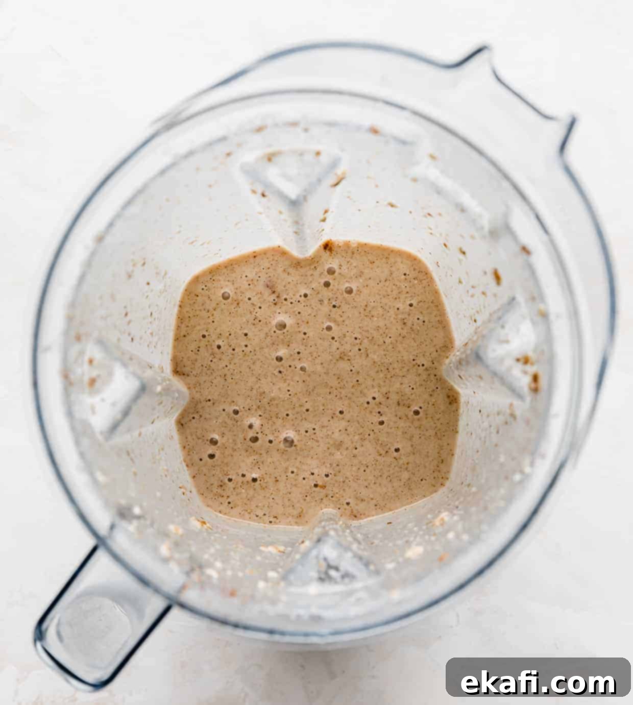 Σμούθι Γαλουχίας 5 Ένα καφέ smoothie θηλασμού σε ένα μπλέντερ.