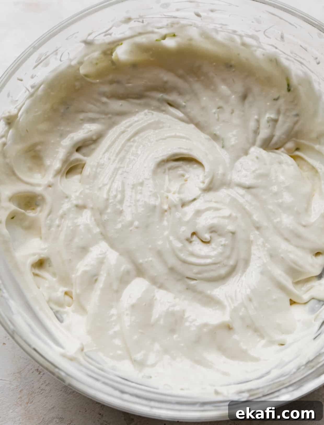 Κράμπλ Μπισκότα Τάρτας Λάιμ 8 Γέμιση Key Lime Pie cheesecake σε γυάλινο μπολ.