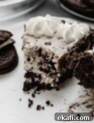 Μπισκότα και Κρέμα Τάρτα 8 Φέτα τάρτας Oreo, Cookies and Cream Pie, με ένα δάγκωμα από την τάρτα.