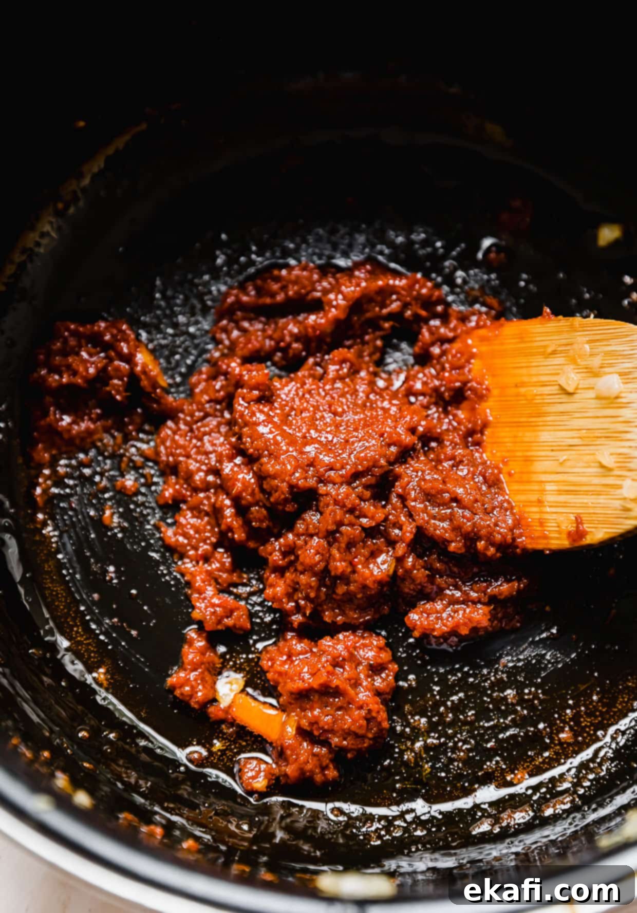 The Royal Massaman Curry 5 Massaman Curry paste in a black pot.
