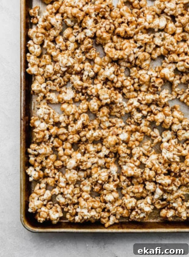 Ποπκόρν Κανελόψωμου 6 Ένα ταψί γεμάτο Popcorn Κανέλας.