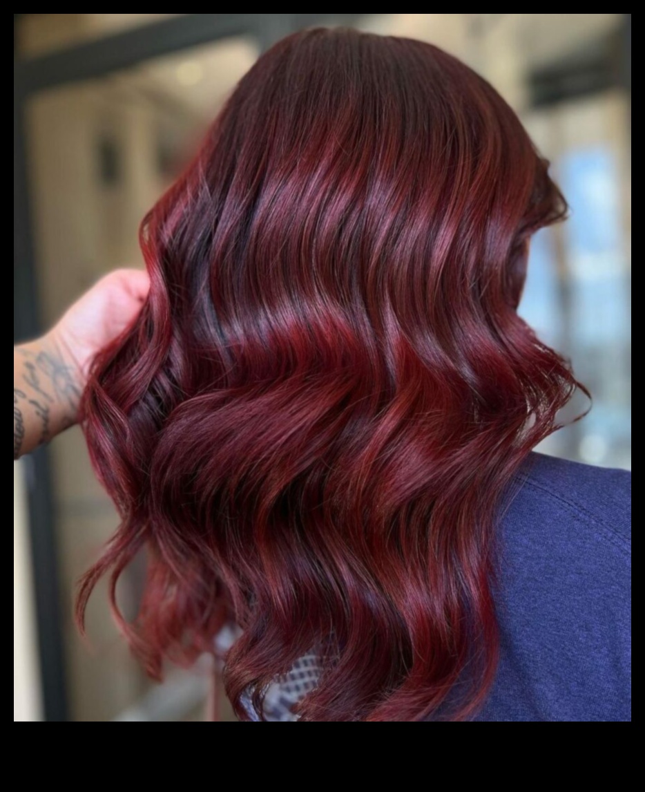 Red Velvet Dreams: Απολαυστικά χτενίσματα με κόκκινο και καστανόξανθο χρώμα για βελούδινη εμφάνιση