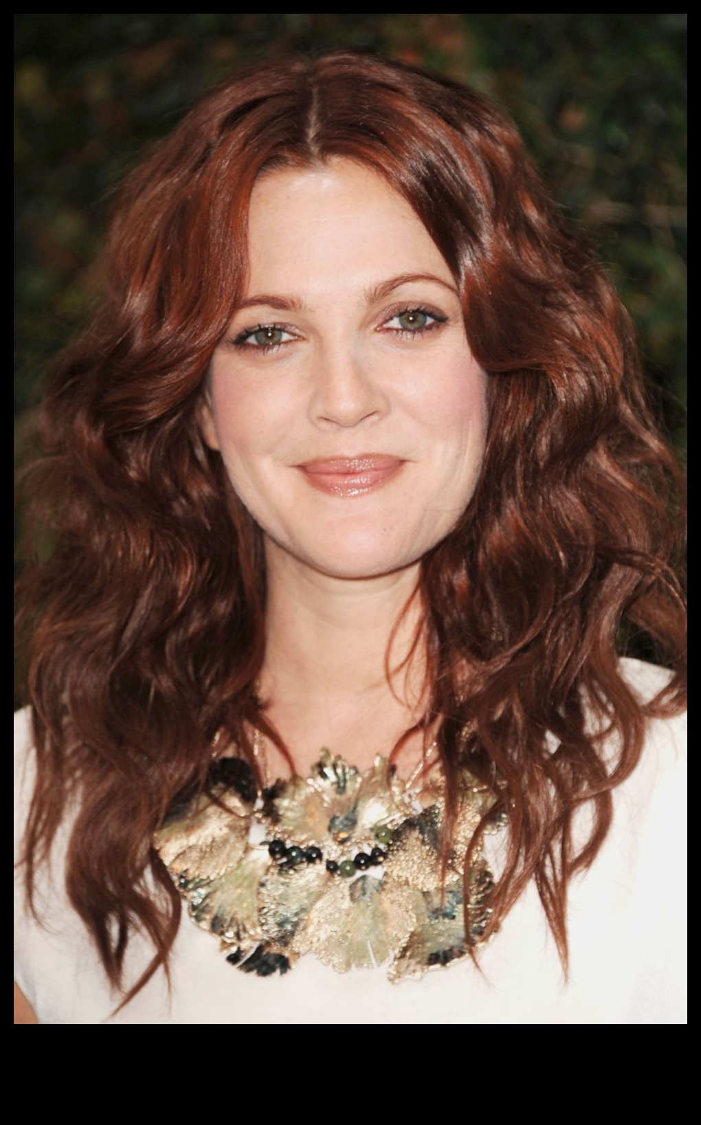 Auburn Beauties Through the Decades: Vintage και μοντέρνα χτενίσματα