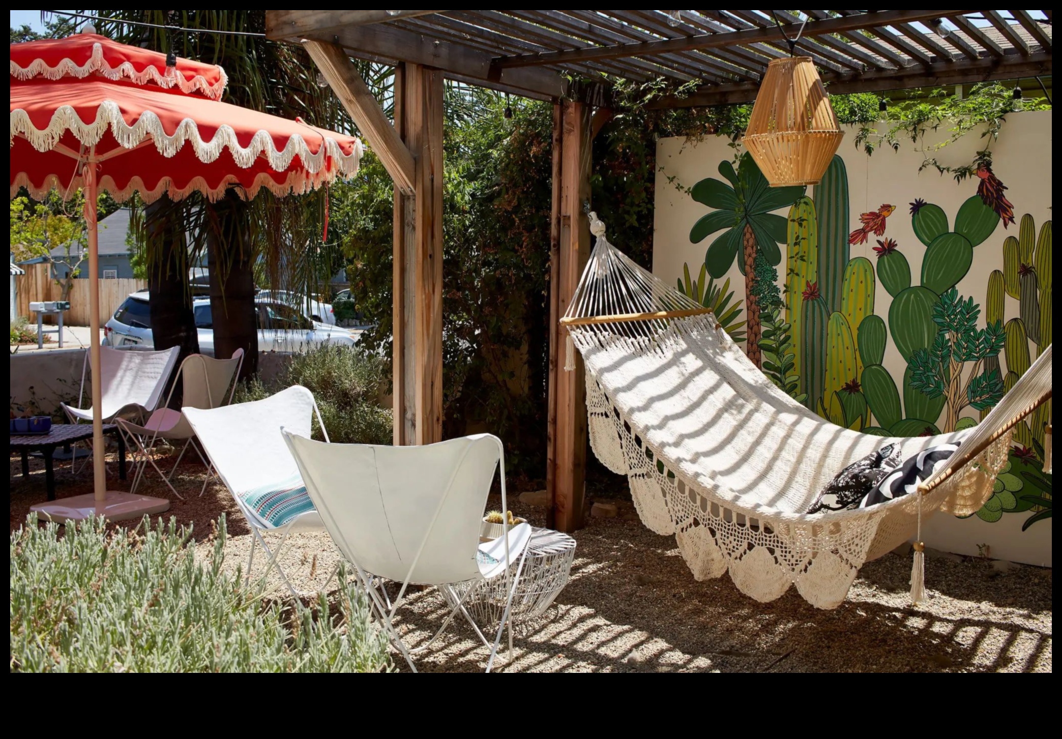 Radiant Retreat: Βελτιώστε τον κήπο σας με μοντέρνα διακόσμηση